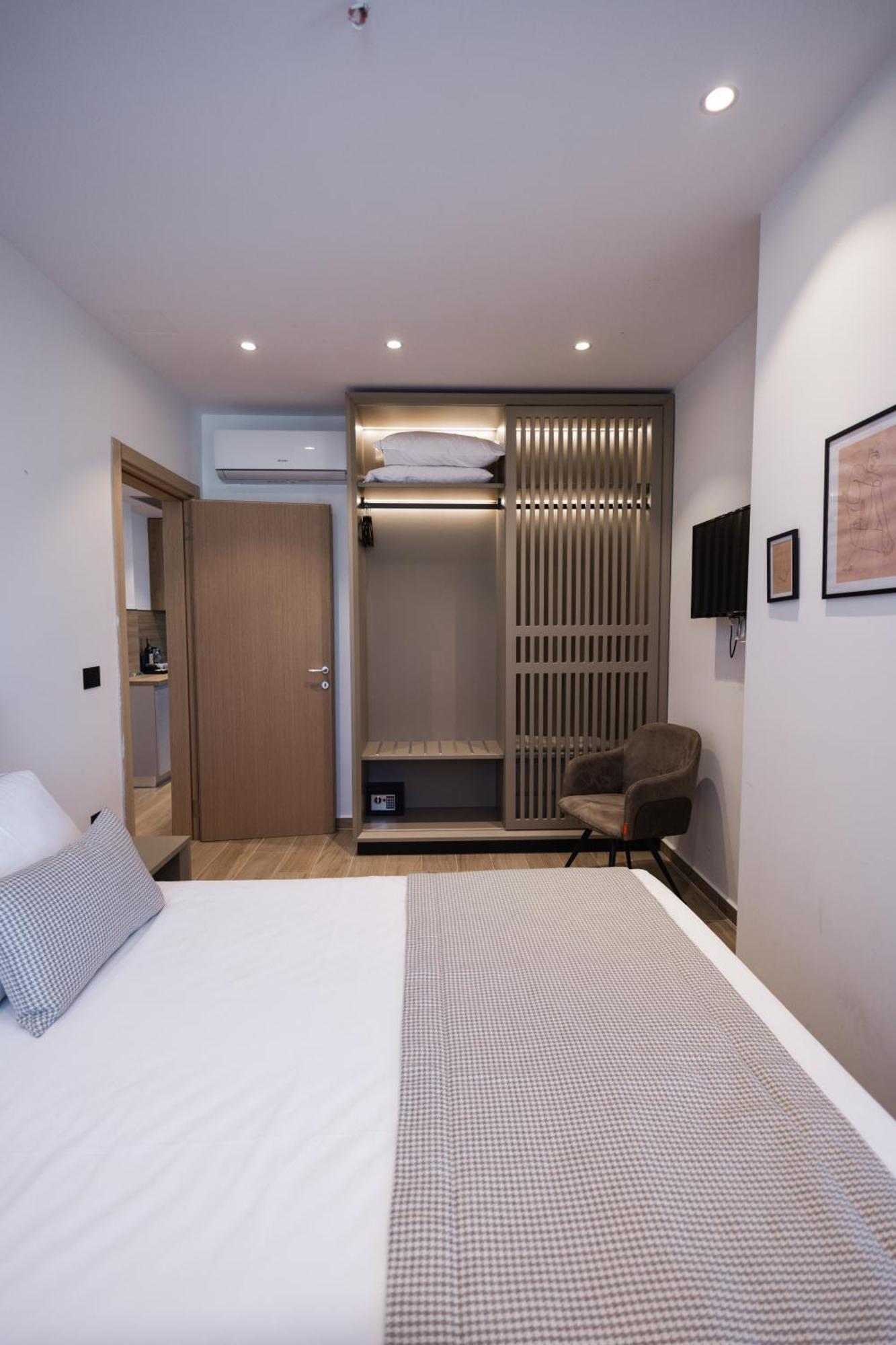 Blutique & Balconies Apartment Golem (Tirana)