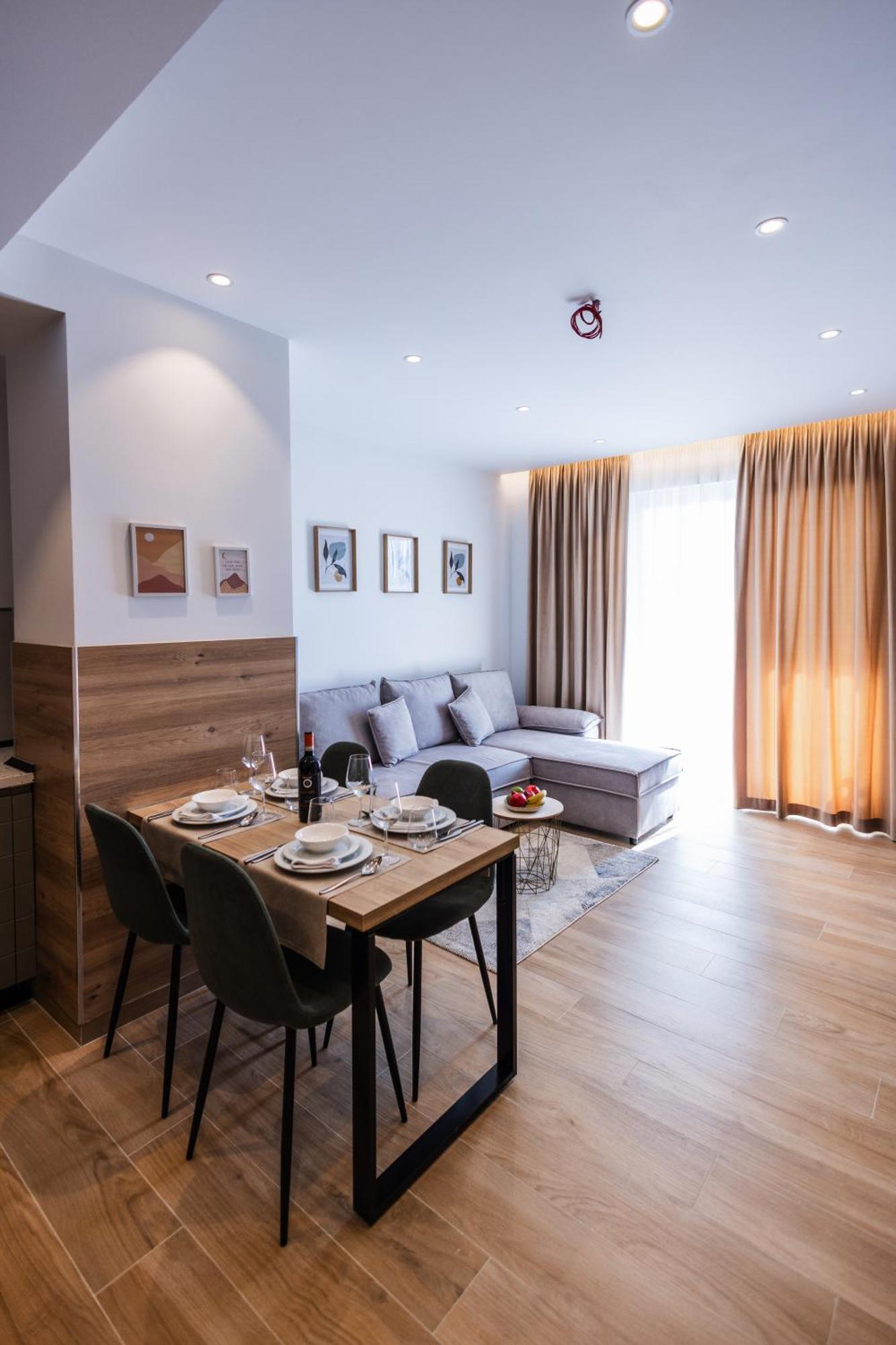 Blutique & Balconies Апартаменты *